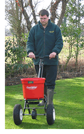 Feeding your Lawn with Lawn Fertiliser